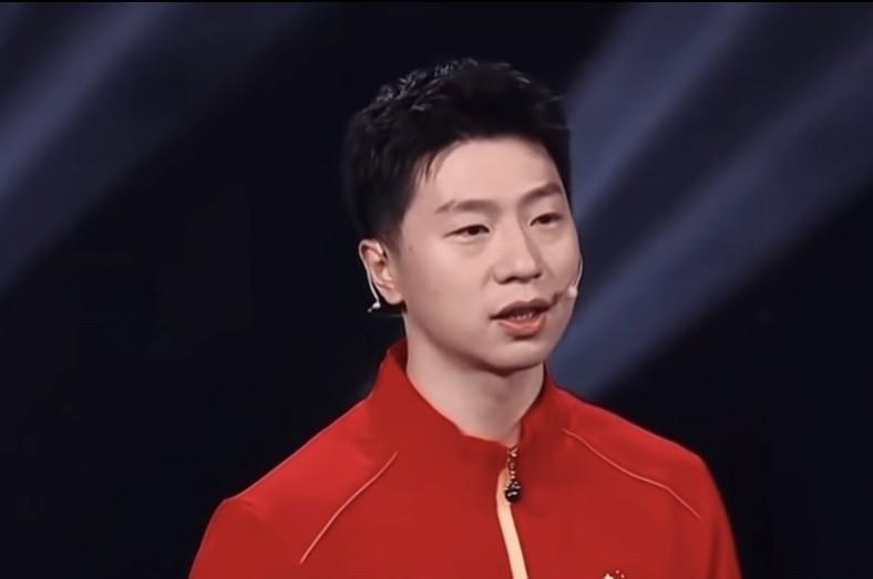 今天偶然看到马龙以前演讲的视频，
才知道樊振东，王楚钦们今天所经历的，
都是一个