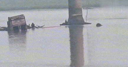 印度又一座大桥垮塌，正值早高峰，死亡超过两位数

当地时间7月9日，印度古吉拉特