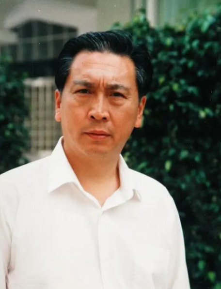 2007年，陈晓旭患上乳腺癌病重，弥留之际，她给好友周岭打去电话，她想要和前夫毕
