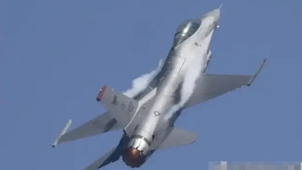 F-16战机在俄乌冲突的战场上已显得力不从心！此前，俄罗斯方面宣称成功击落一架美