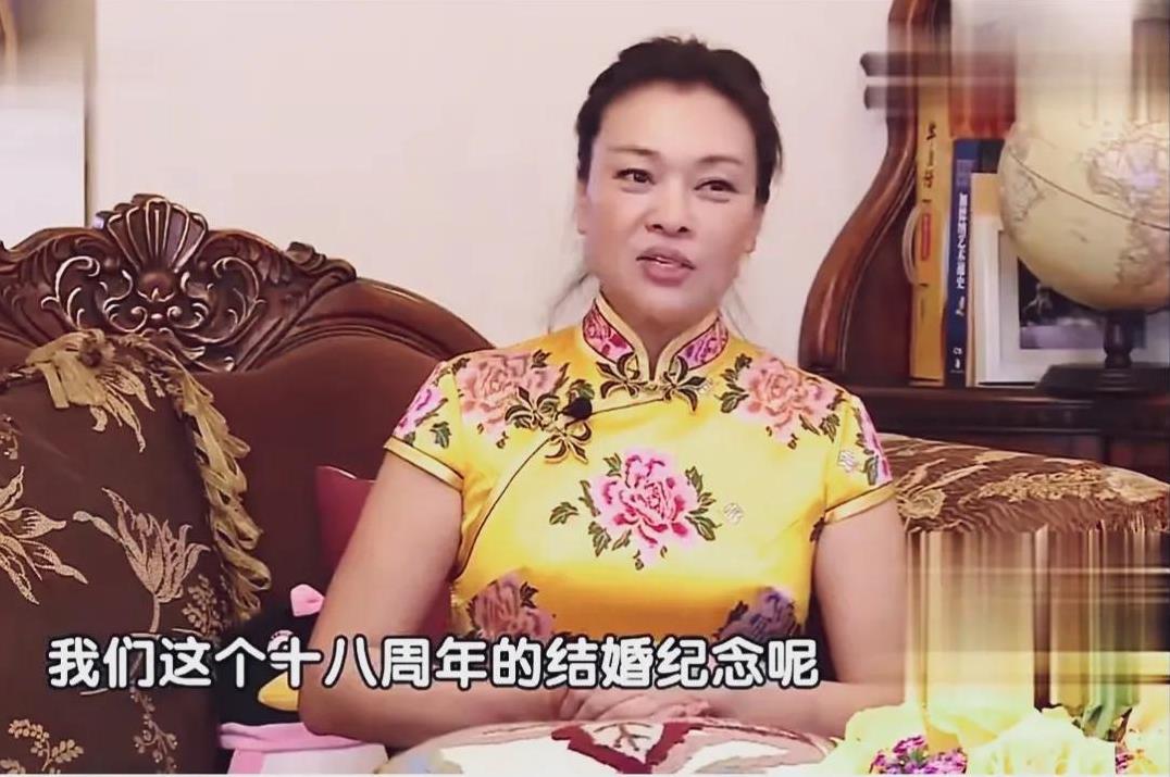 很久没有史可的消息了！2001年步入第二段婚姻嫁给了现在的瑞士籍丈夫，结婚18周