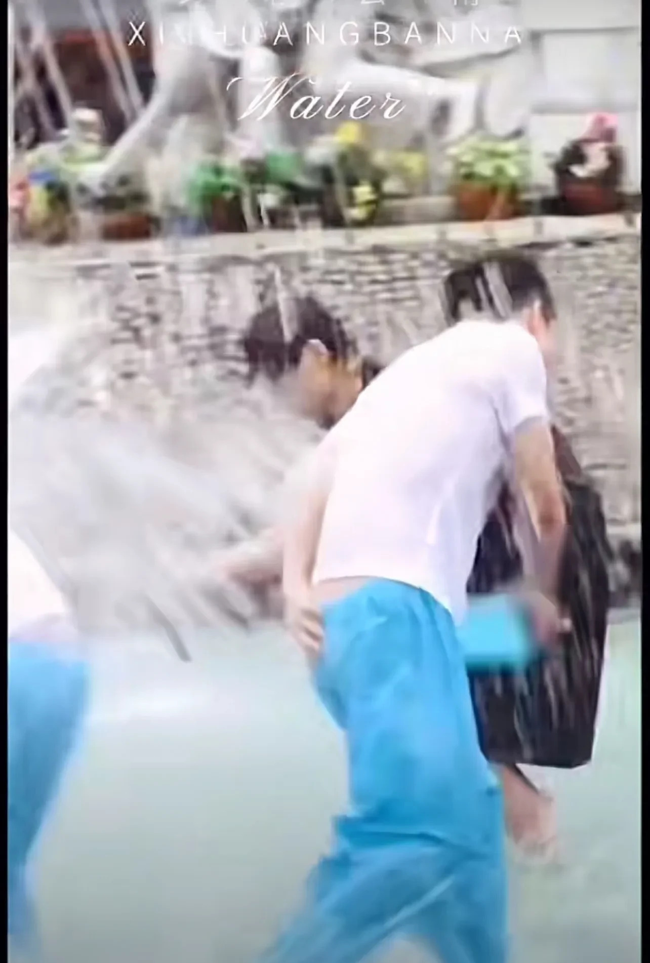 董宇辉的擦边主播往事











董宇辉竟然差点成了擦边主播？不敢相信