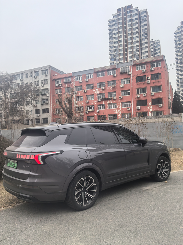 领克09EMP到底咋样天津真实车主来说话
在小区发现一天津来的领克09 EM-P