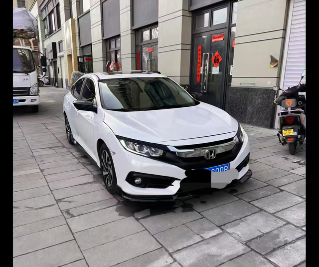 这是19款的吗
我记得19款的前脸是电镀黑呀