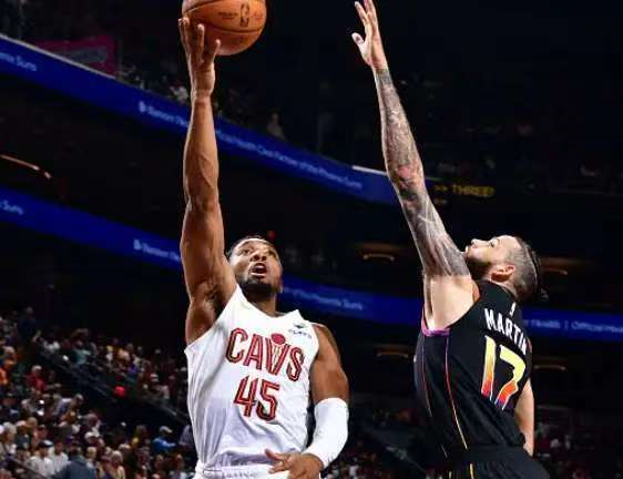 北京时间3月22日，NBA常规赛继续进行，太阳主场迎战骑士。太阳近期状态回暖，迎