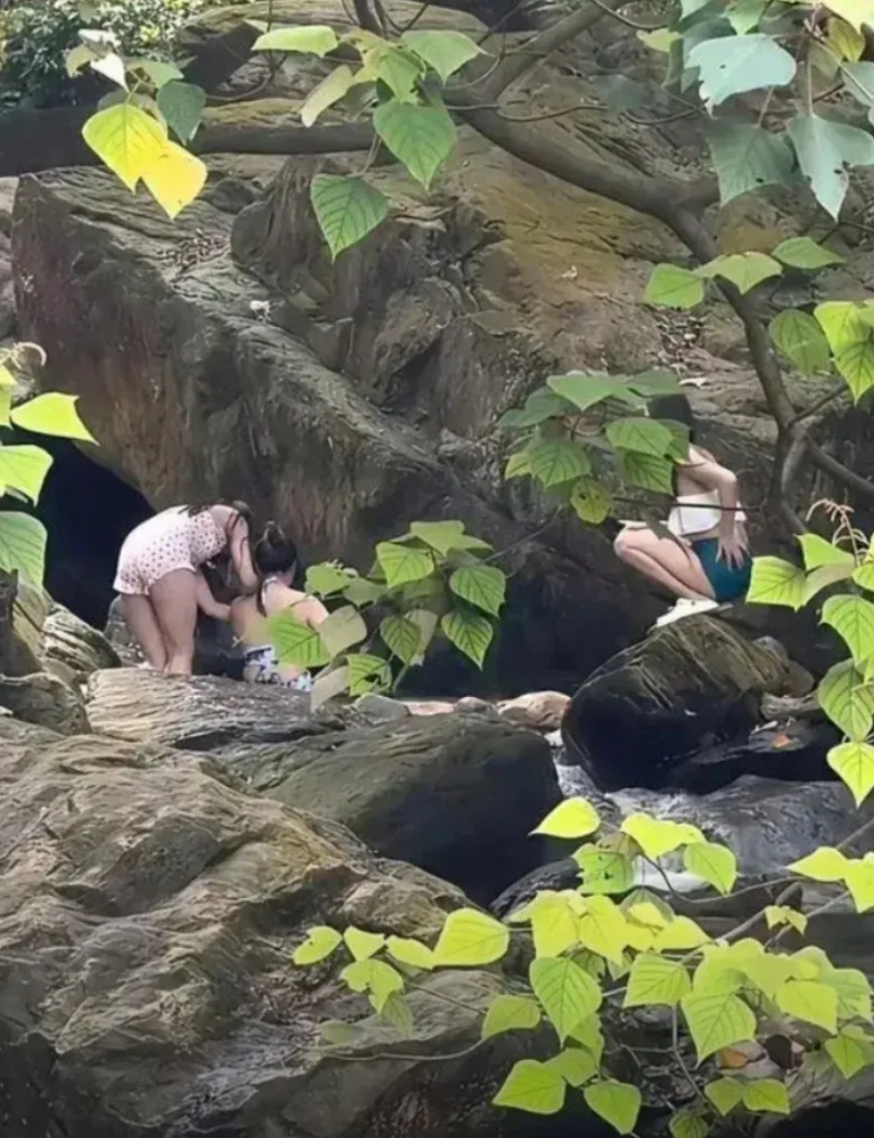爬山误入人间仙境