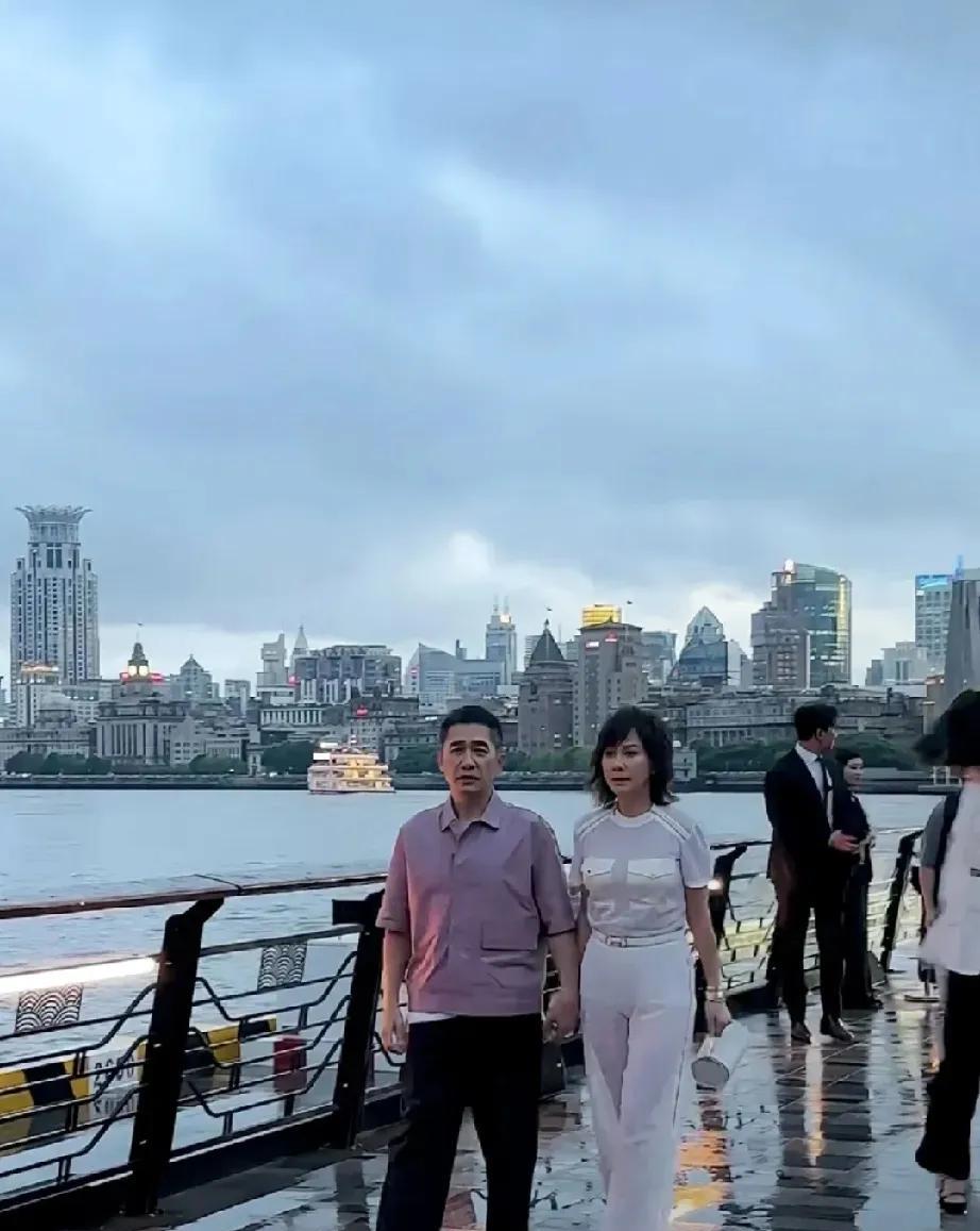 梁朝伟刘嘉玲街头十指紧扣被偶遇！社恐影帝私下居然这么甜！[吃瓜群众]
姐妹们快看