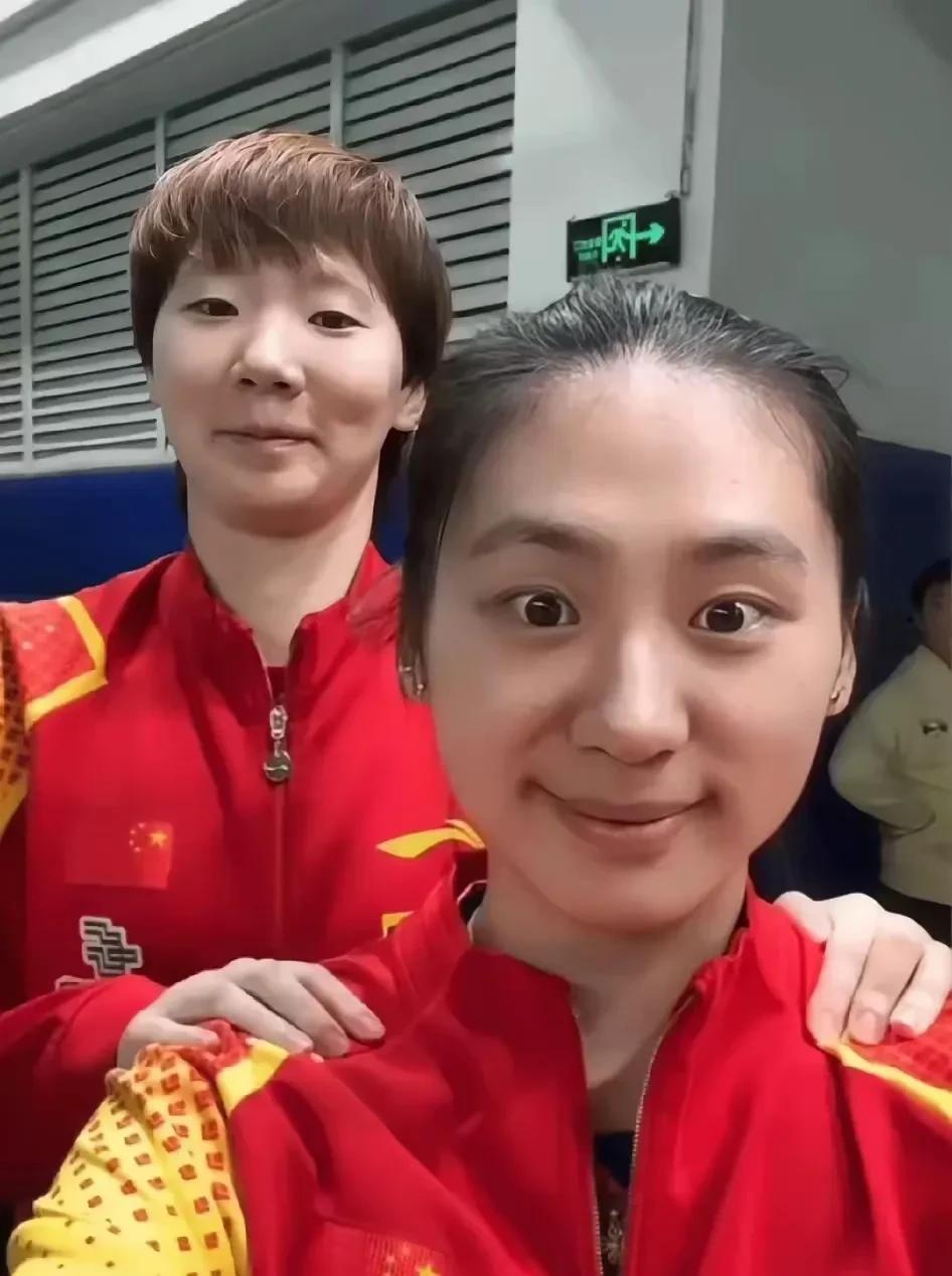 其实陈熠最该感谢的人是曼昱，
当陈熠刚到国家队时，
各方面都适应的很慢，
尤其是