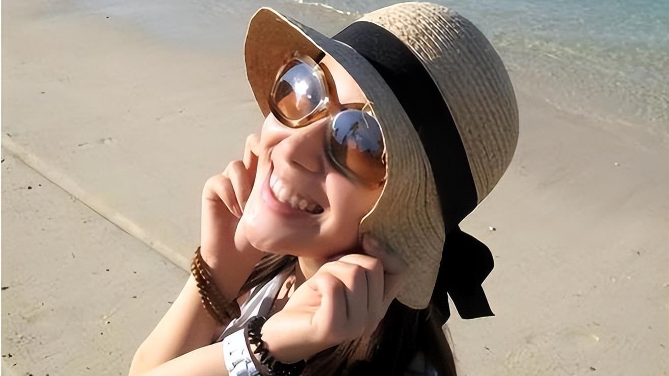 她放弃一线星途嫁年长导演，病痛之中这桩婚姻给出真实答案？