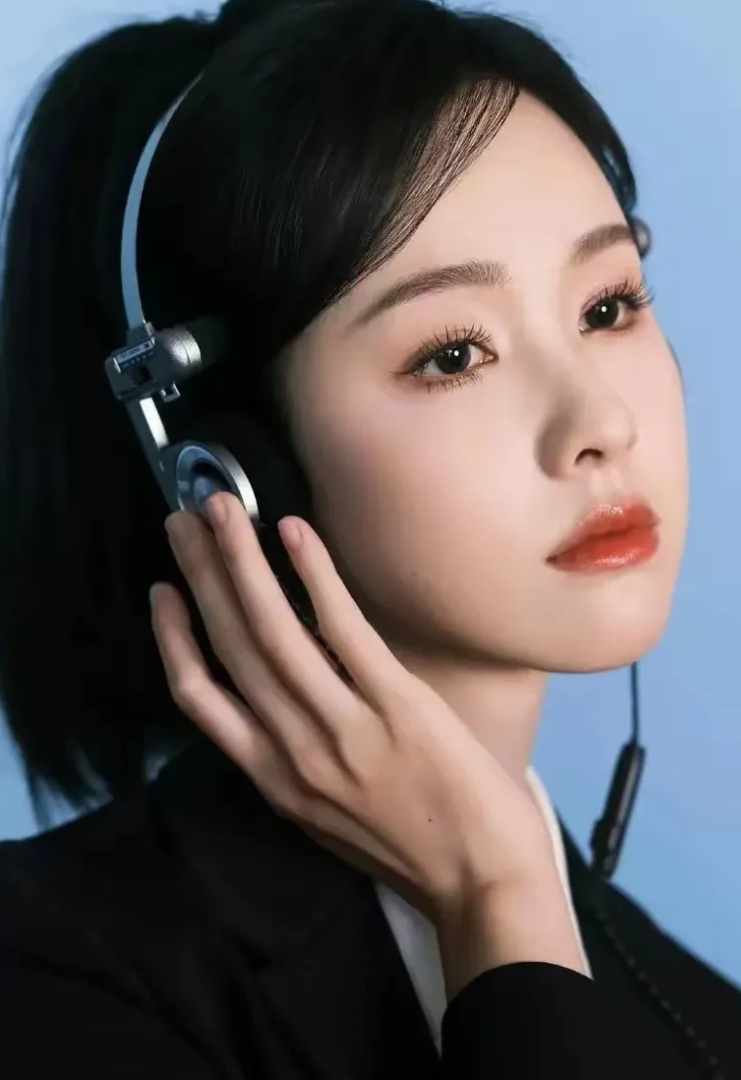 陈都灵，内娱打工人最强天花板。
只要演配角，那就是吊打女主角的存在，只要挑大梁演
