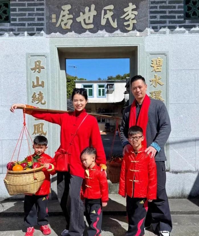 胡杏儿随李承德返乡祖，财丁兴旺具象化了。
 
一家五口看着好幸福 不过我们普通人