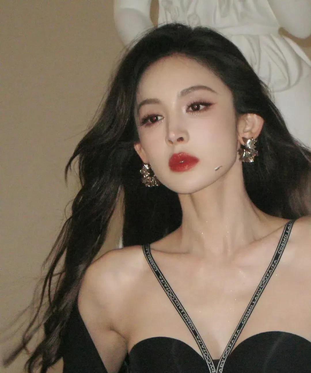 #古力娜扎的性感照片#古力娜扎的性感照片那还不好找吗，毕竟长得好害怕照片少。