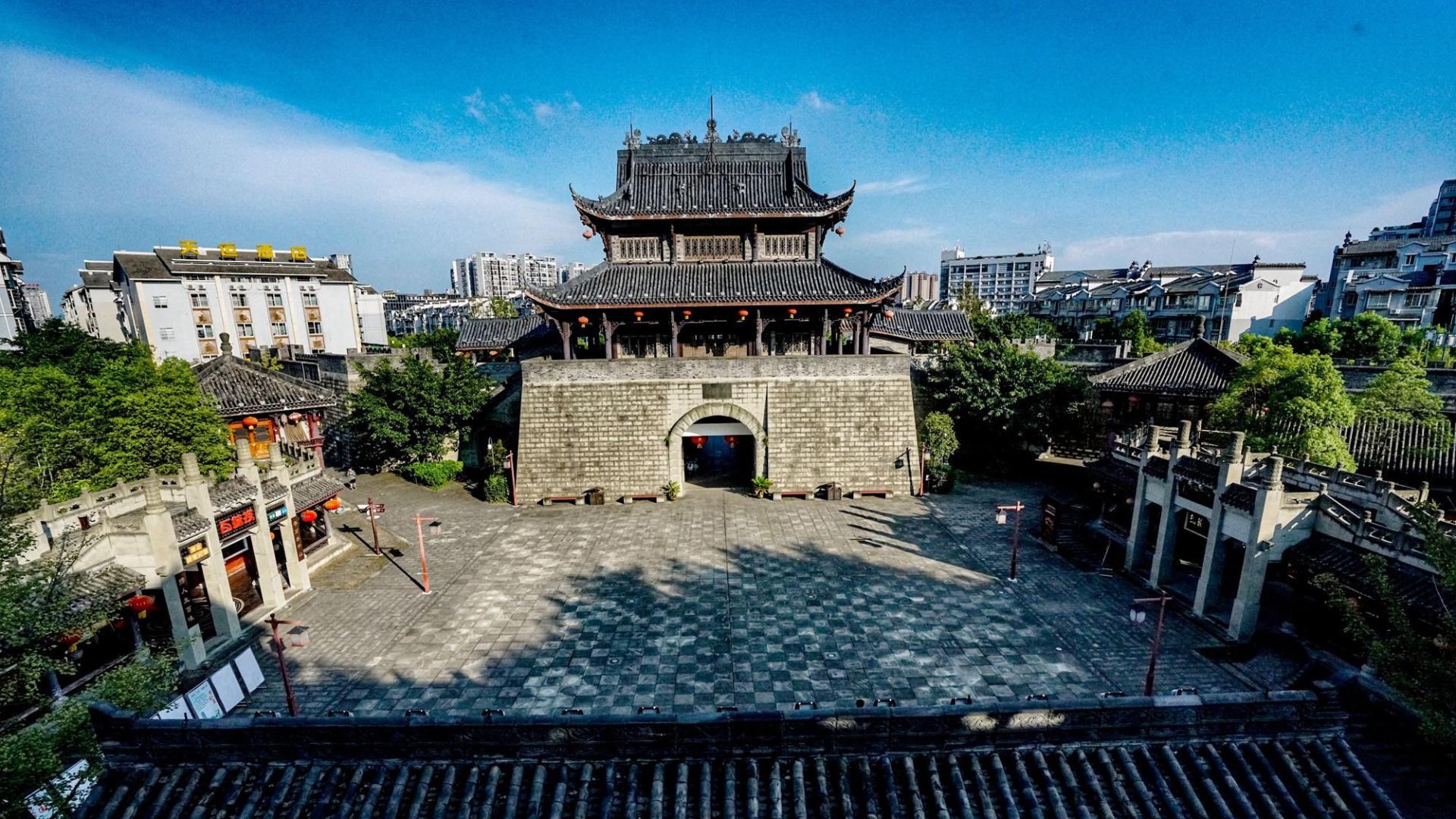 四川隆昌有一座石牌坊古镇，青石黛瓦间，解读一座古镇的千年记忆