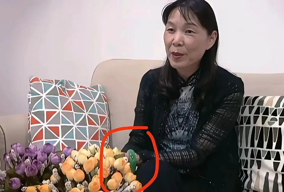 忽然之间，就波诡云谲。说的有鼻子有眼的，都不由得人不信了。但是想想往昔老爷子光辉