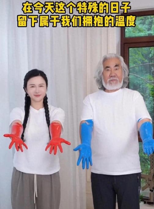 43岁杜星霖为74岁张纪中庆生，甜蜜互动幸福感爆棚！
近日是著名导演张纪中74岁