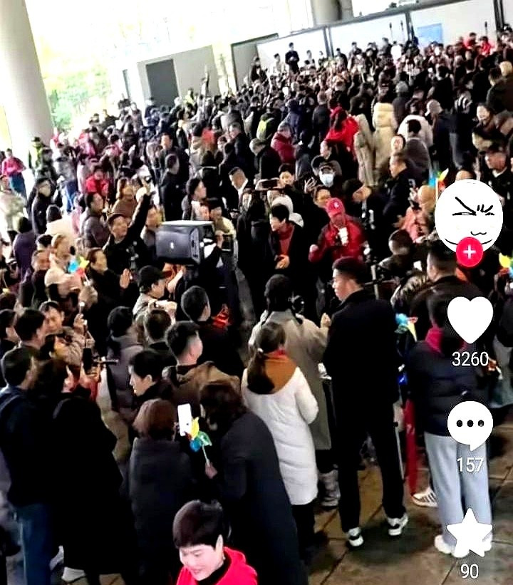 陈伟挑战刀郎反被打脸











什么情况？陈伟居然敢和刀郎叫板？他竟