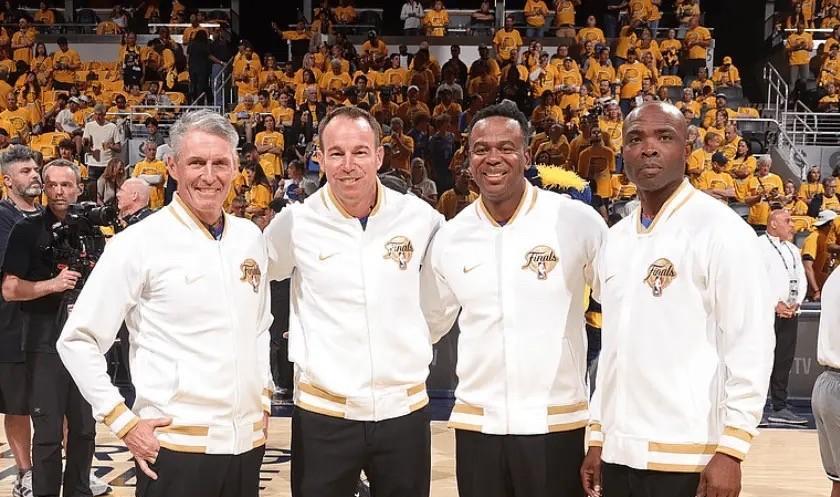 #NBA总决赛# 福斯特今年季后赛执法了七场比赛，其中吹罚四场雷霆，雷霆全部取胜