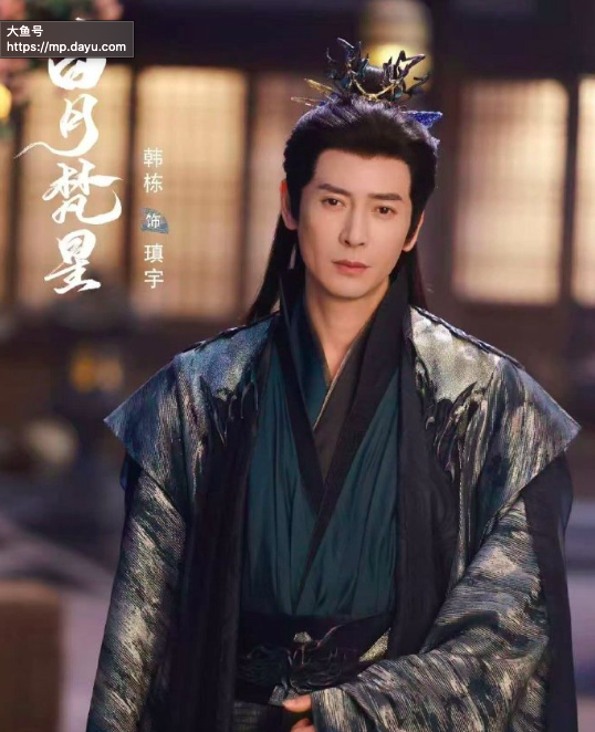 原来娱乐圈里面真有这么有缘的两个人，不仅长得像，出道时间一样，出道的第一部作品一