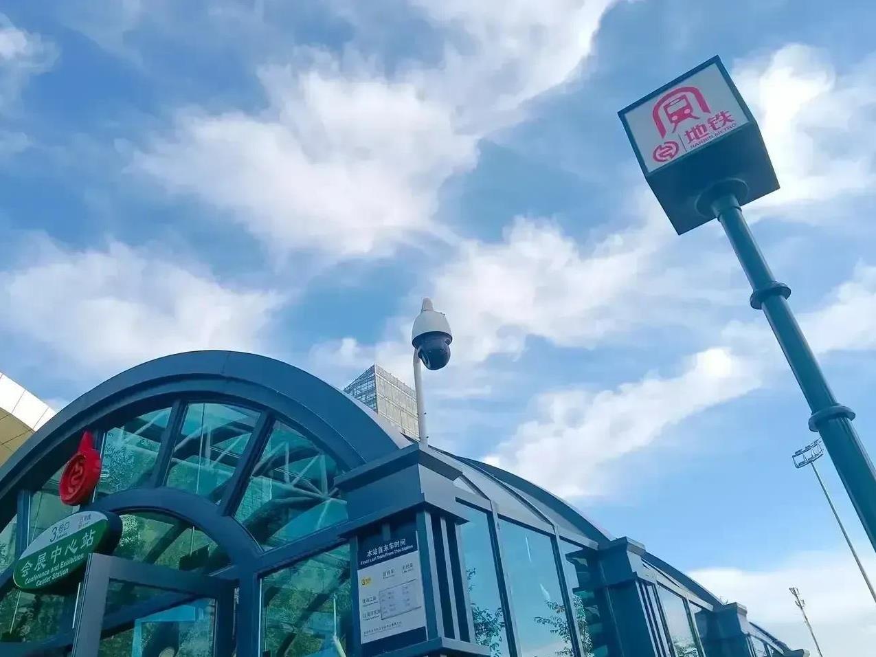 刚听说山东60岁以上坐公交地铁就不要钱了。
我二姑姐前几天去了青岛，昨天给我们发