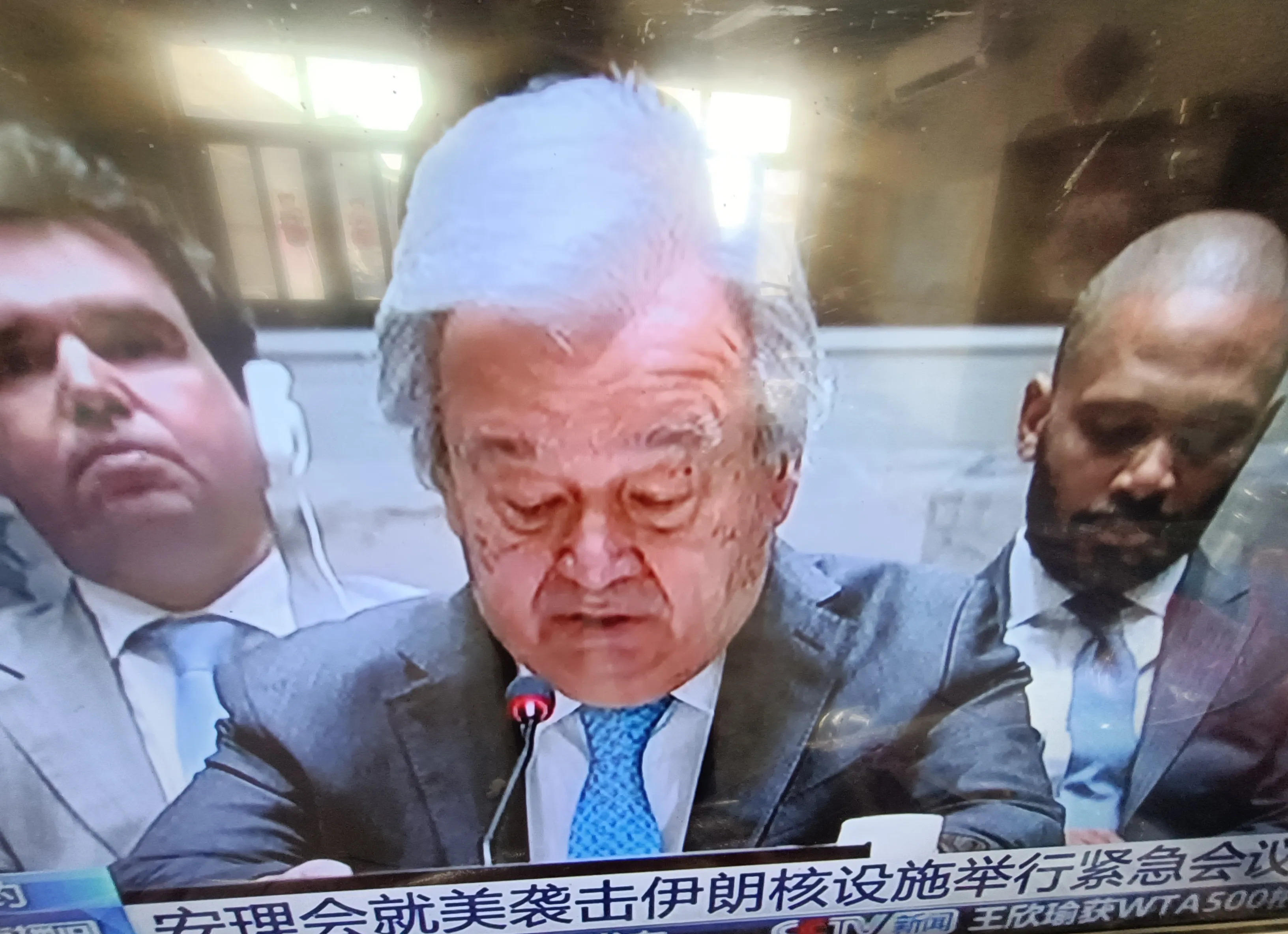伊朗人大批回国报效国家





---





最近，中东局势紧张得让人心提