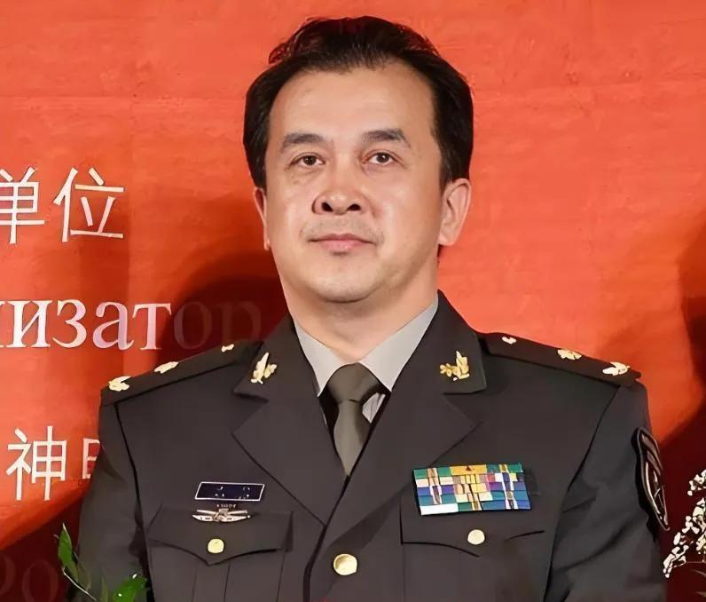娱乐圈中军衔高得惊人的四位演员，你知道他们是谁吗？
脱下明星光环，他们曾是军中骄