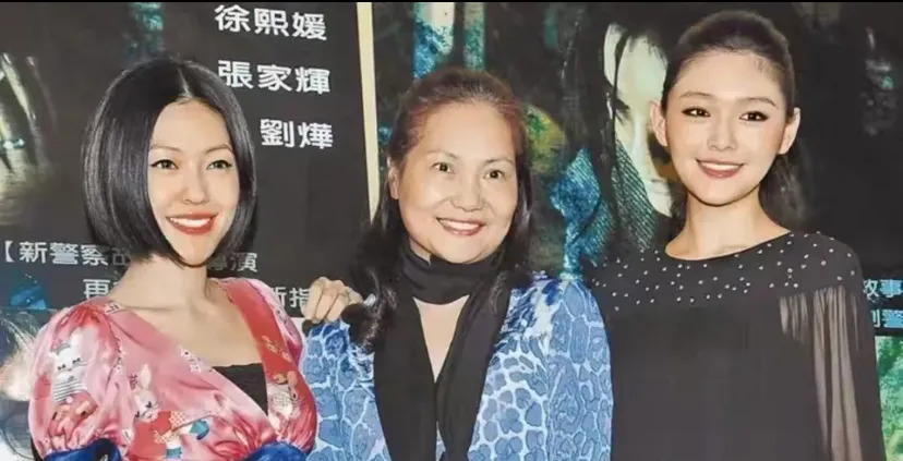 S妈走出丧女阴霾











我的天哪！凌晨三点！S妈居然更新动态了！