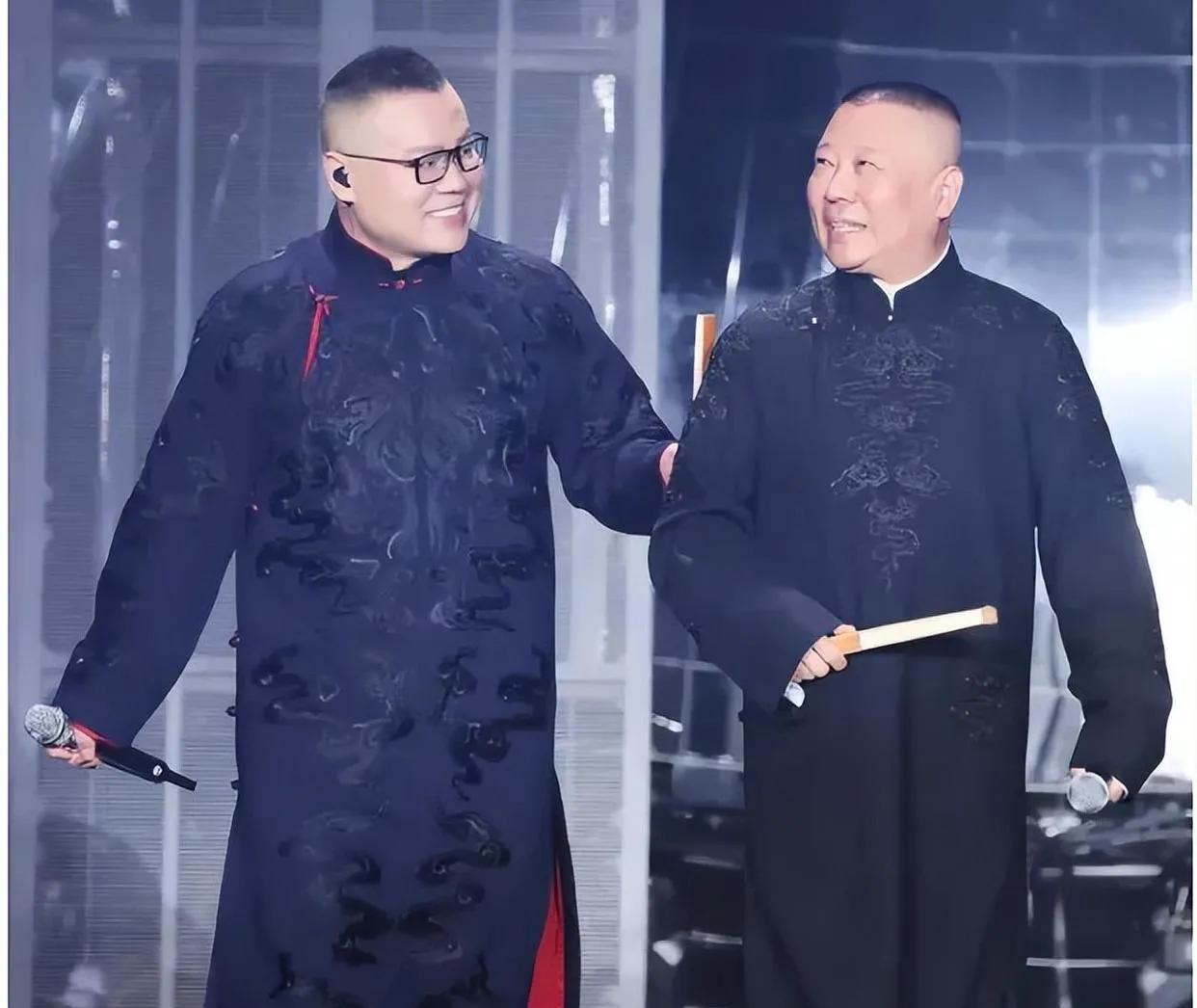 翻红的曹云金没想到，被骂的岳云鹏，只用了2招就挽回了口碑
曹云金和岳云鹏，一个曾