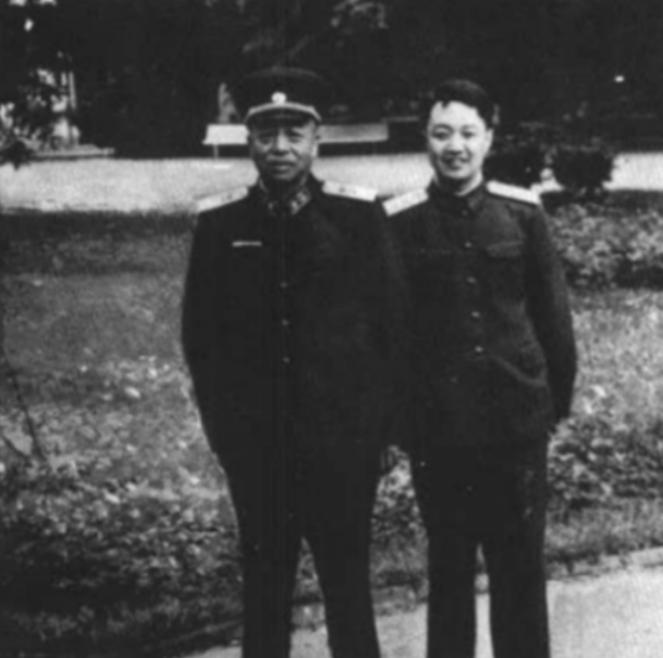景希珍是彭德怀的警卫员，曾在他身边工作长达12年之久。1978年，已经在四川资阳