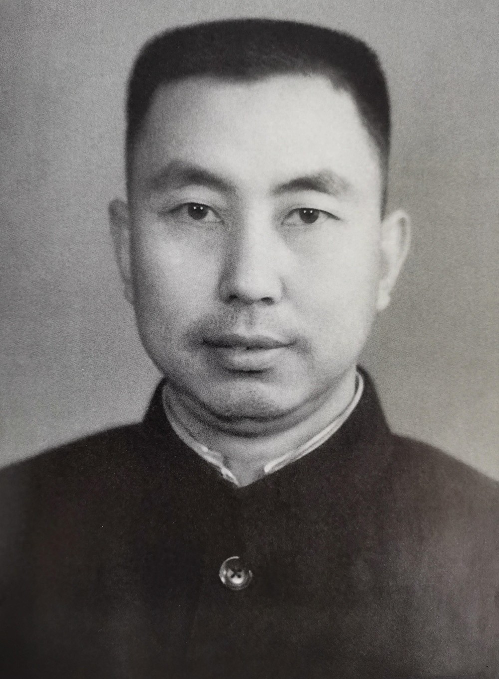 江渭清要去看望华国锋，华国锋说，你不要来
