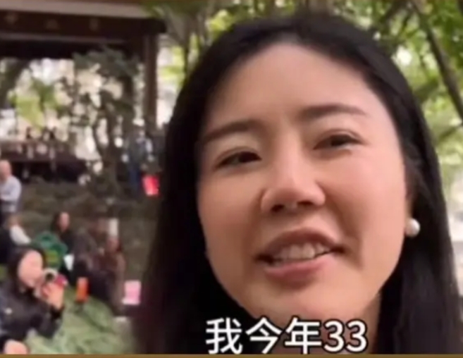 33岁小姐姐相亲，要求男生28岁，月入2万。

称自己工资5000，样貌漂亮身材
