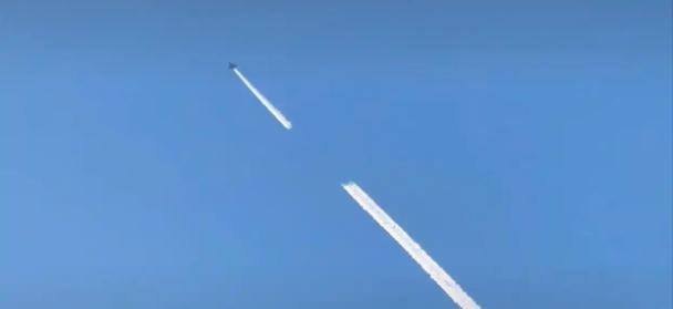 美国空军没退路了！因为中国的歼-36已经开始“空中放油”了。3月27日，成飞六代