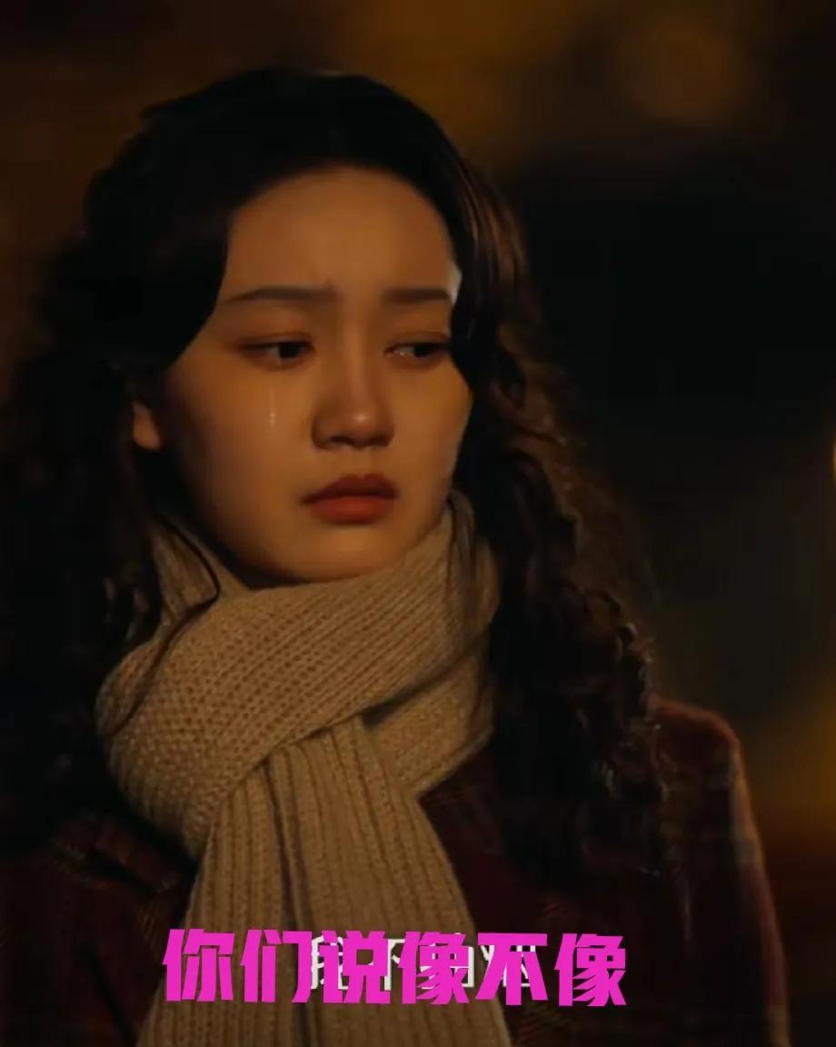 郑恺的老婆去拍短剧了？你们看这张剧照，这位演员哭的样子确实太像郑恺老婆了，尤其是