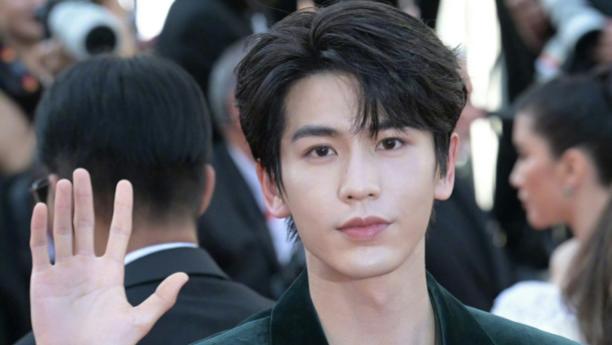 张凌赫戛纳生图封神, 190cm冷白皮杀疯外网, 内娱审美要变天？