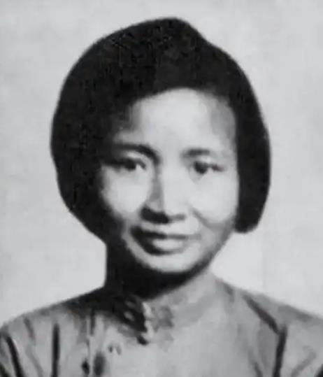 1932年，地下党钱瑛被俘，她敏锐地意识到，丈夫送给自己的珍贵怀表，极有可能暴露