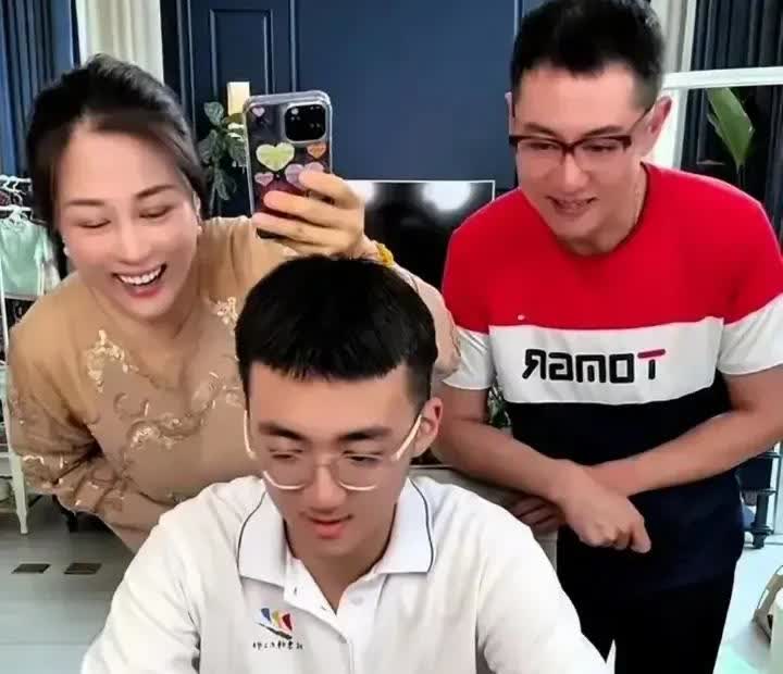 高秀敏的外孙子今年高考，考的成绩还不错。

高秀敏的女儿李萱，是高秀敏和吉林