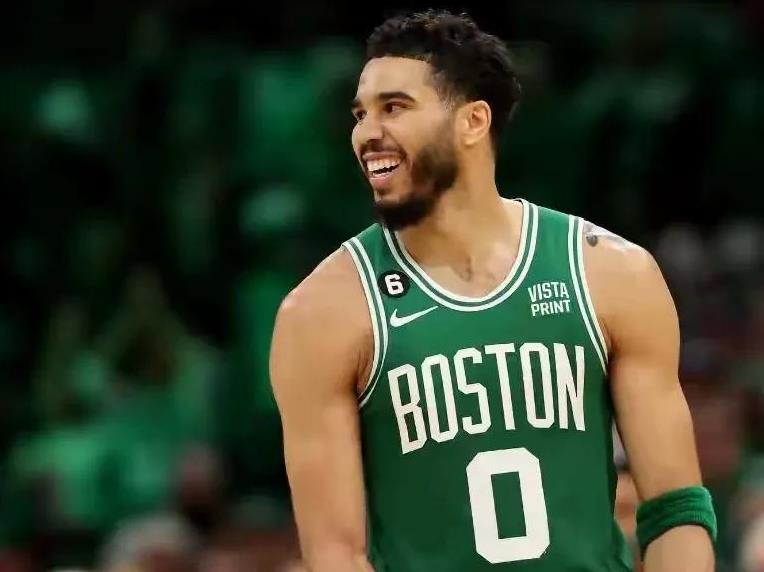 不看不知道，一看吓一跳！！
塔图姆——赛季报销；
利拉德——赛季报销；
浓眉哥—