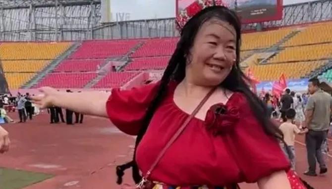 在大家印象里，看一场演唱会，感受一次现场氛围就够了。可谁能想到，有新疆歌迷竟然追