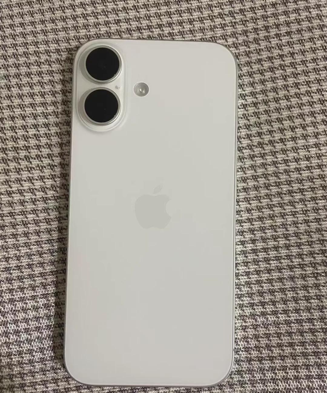 17快来了，现在买iPhone16是大冤种？
iPhone 16买回来，被好几个