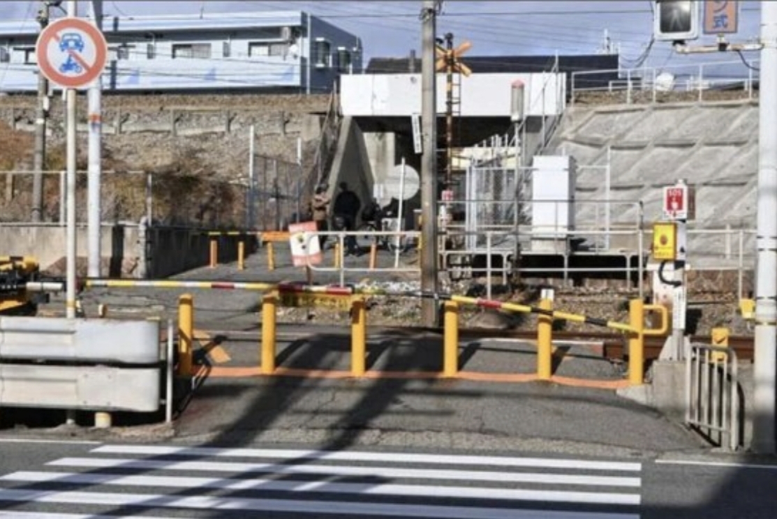 中国女游客日本坠亡案：家属索赔637万，道口设计缺陷引热议
两名中国女游客在日本