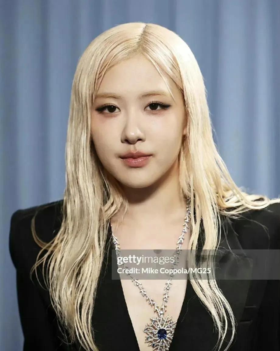 #朴彩英# #朴彩英湿发深V西装Look# 权威啊啊啊[泣不成声]