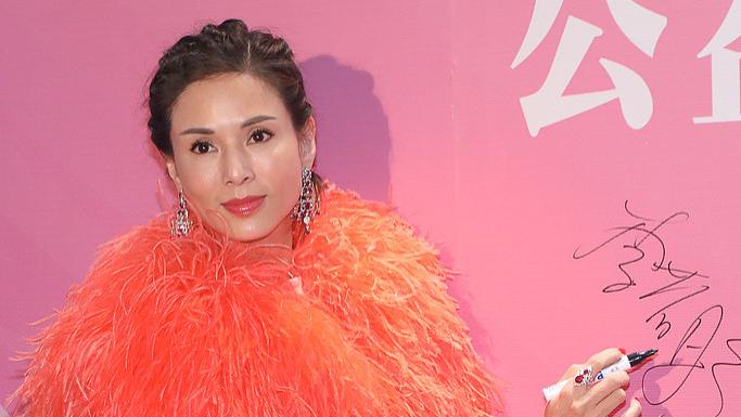 姑姑开三轮比杨过骑雕还飒！李若彤下乡展自律身材管理