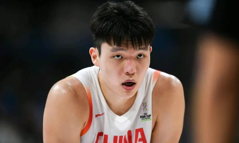 #杨瀚森# 杨瀚森在NBA美职蓝夏季联赛中精彩表现，第三场开拓者与鹈鹕的比赛中杨