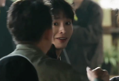 彭昱畅一次善良换来一群人的蛐蛐向往的生活里，以为王晨阳快要倒了，彭彭立马大步上前