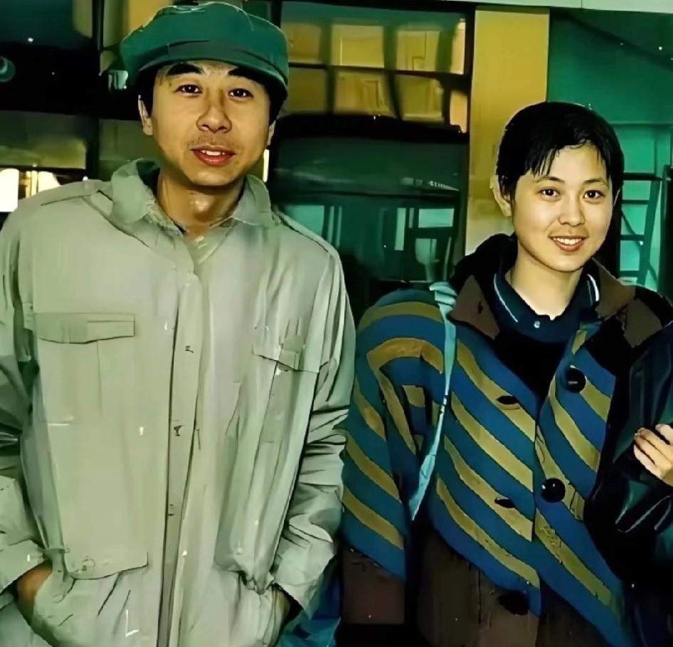 29岁倪萍女扮男装还有胡子，这画面想想就挺新奇。倪萍一直是大家熟悉的央视主持人，