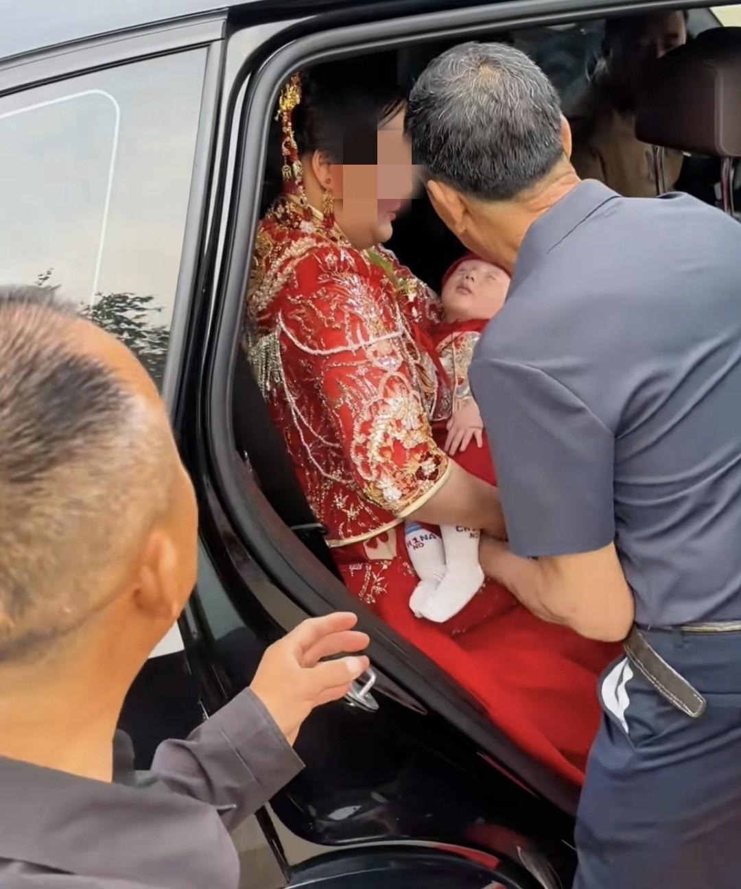 奉子成婚，放在在当今社会已经不算新鲜事。很多小年轻未婚先育，家里没办法就安排结婚
