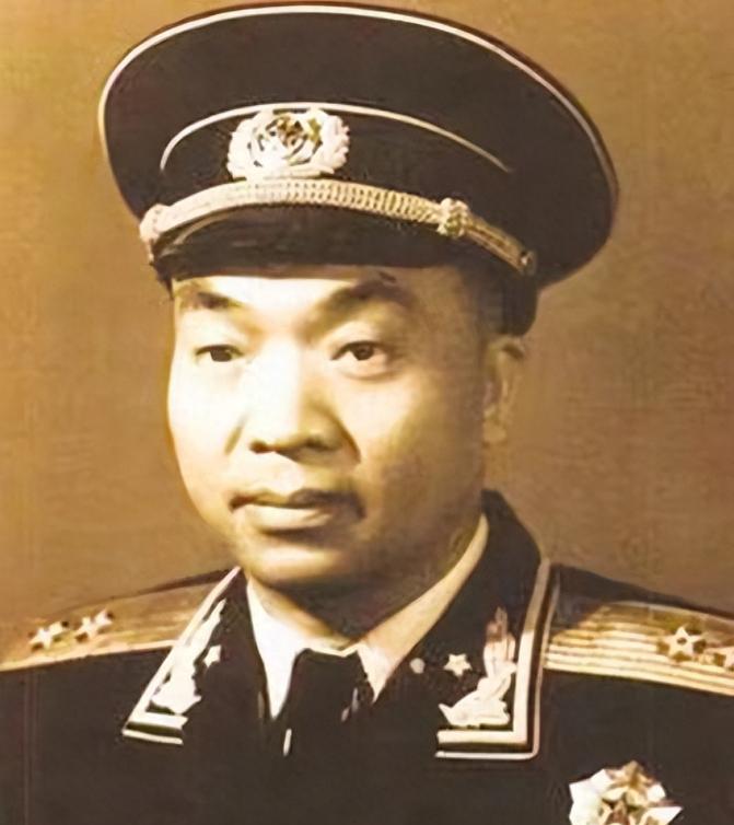 1933年，方强胸部重创，伤口久治不愈，毛主席送上一碗牛肉，嘱咐医生：“这是我开