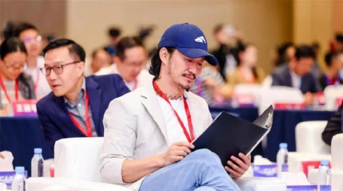 再见，坏蛋！再见，爱新觉罗·吴京！
这句话是我从一个网友的留言里看到的！
由吴京