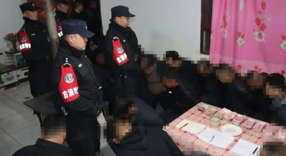 利用废弃的民房聚众赌博，21人被抓！甘肃警方端掉一个大赌窝。

张某、李某某、韩