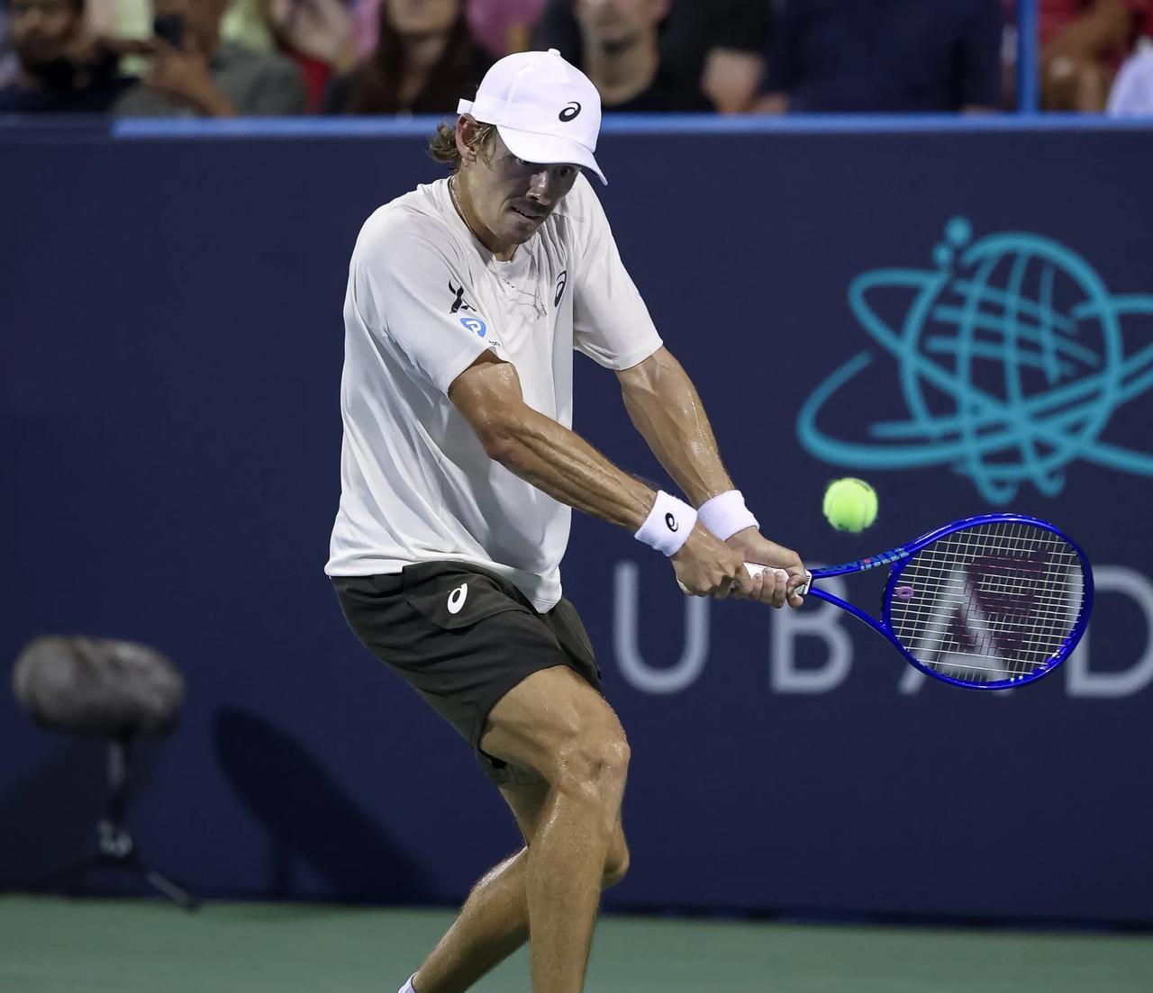 #ATP500# 华盛顿决赛，7号种子德米纳尔在决胜盘破掉了对手的发球胜冠局，又