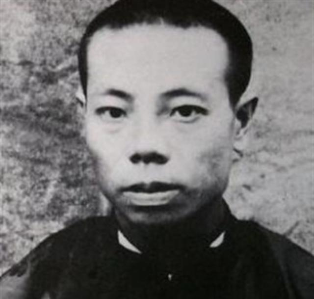 毛主席带着八百人马上井冈山，井冈山可是袁文才带着兄弟用生命打下的地盘。袁文才怕毛